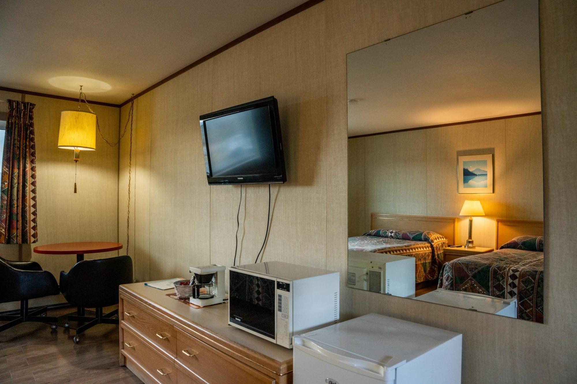 Talbot Arm Motel Destruction Bay Luaran gambar